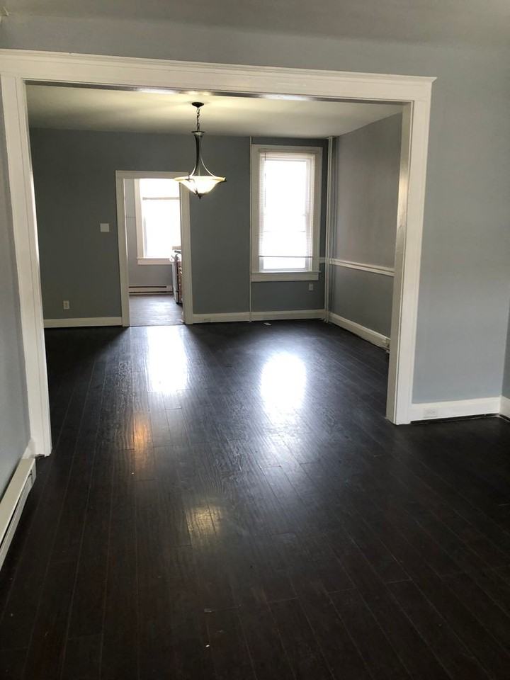 2848 Pelham Ave - Photo 4 of 16