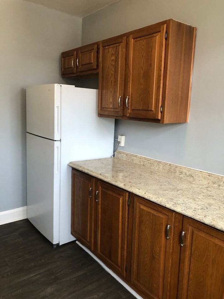 2848 Pelham Ave - Photo 7 of 16