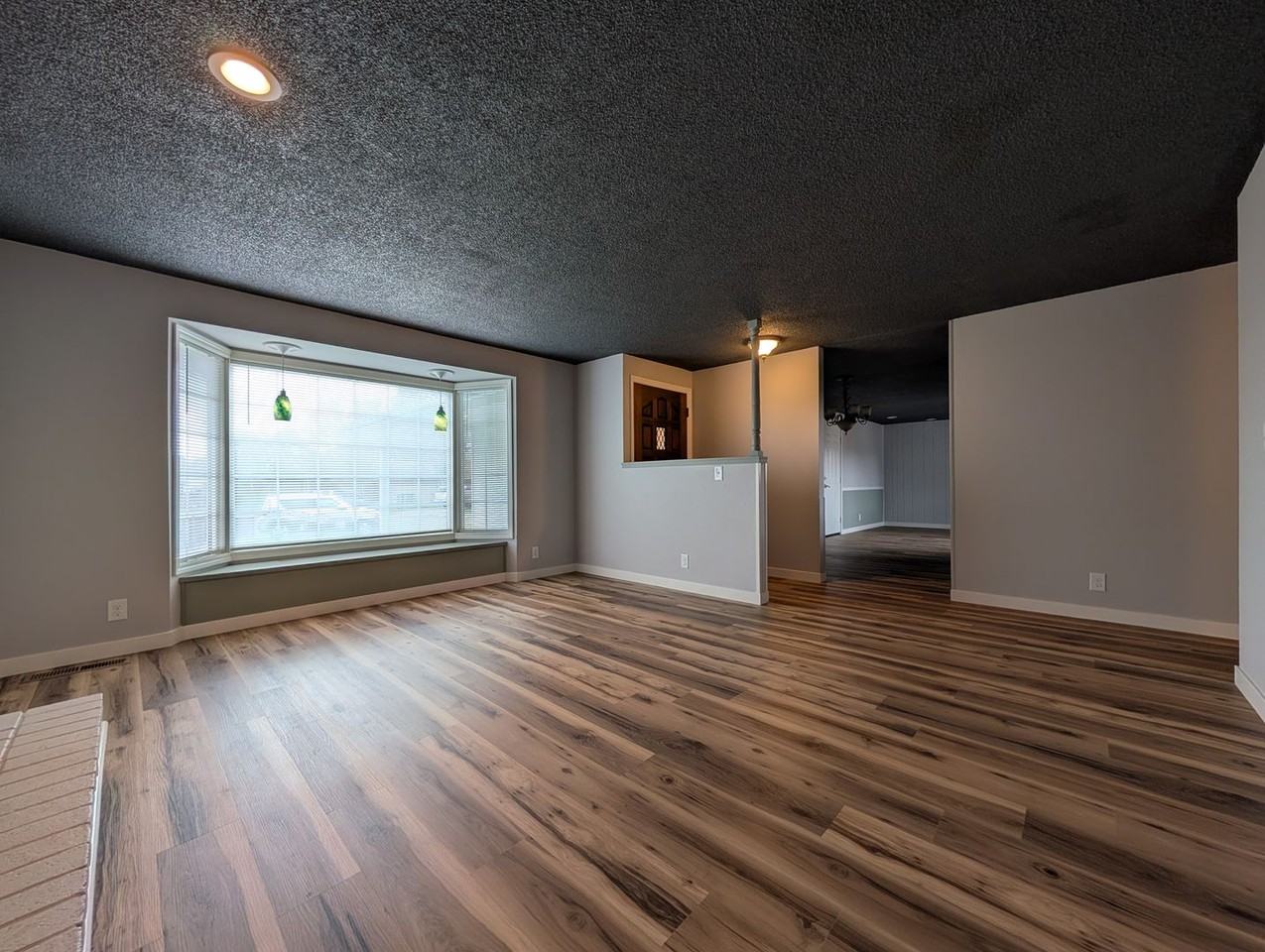 4135 Jessen Dr - Photo 6 of 30