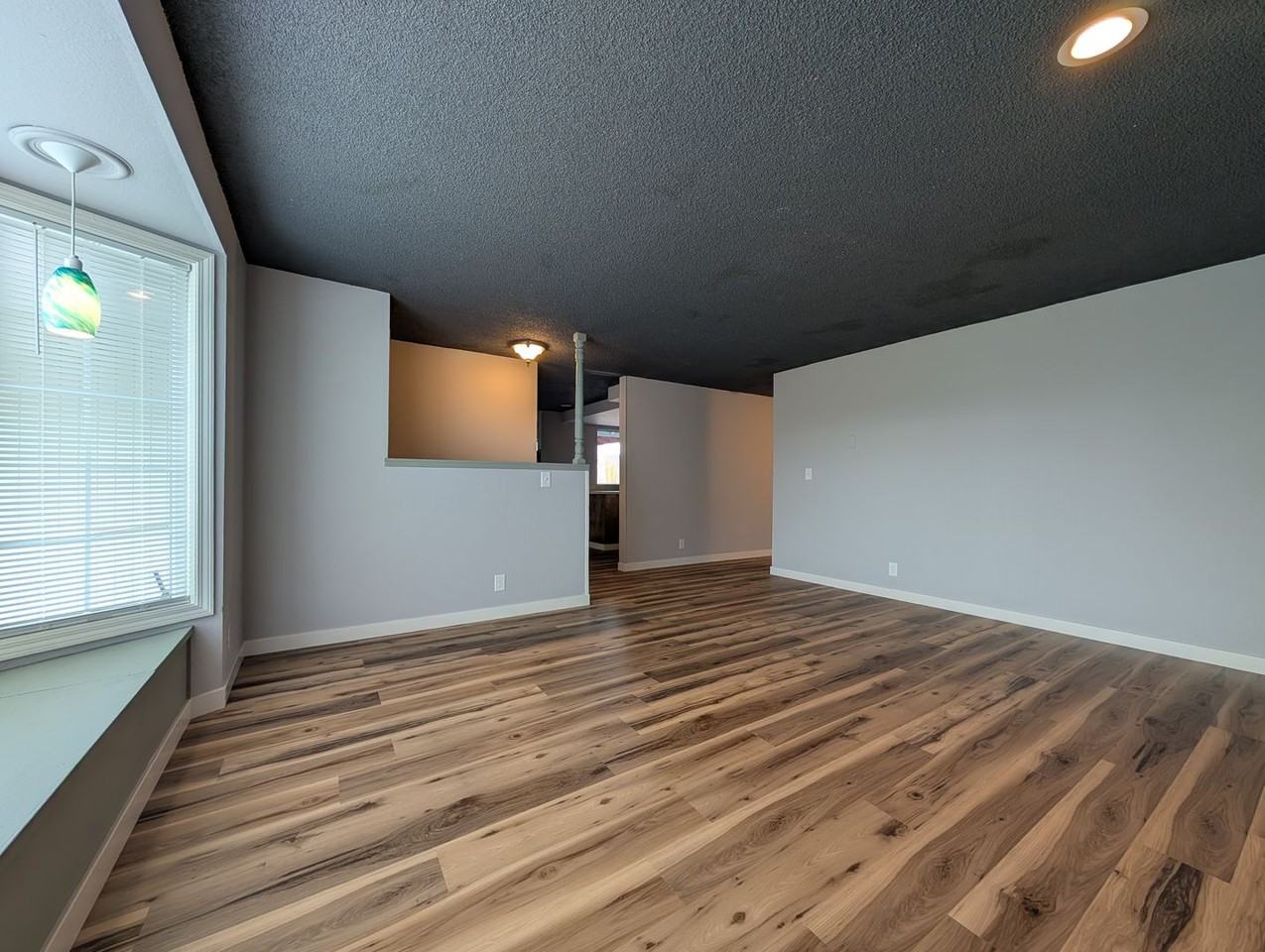 4135 Jessen Dr - Photo 7 of 30