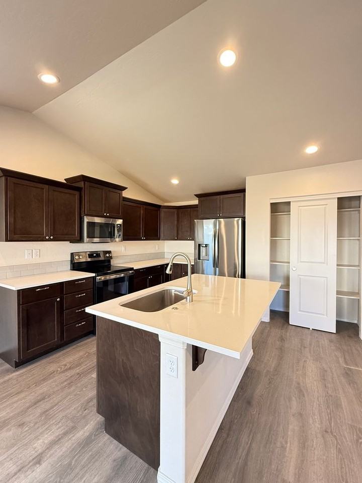 3665 Durst St - Photo 5 of 19