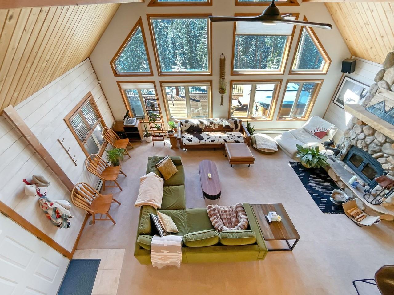 1043 Range Rd - Photo 3 of 31