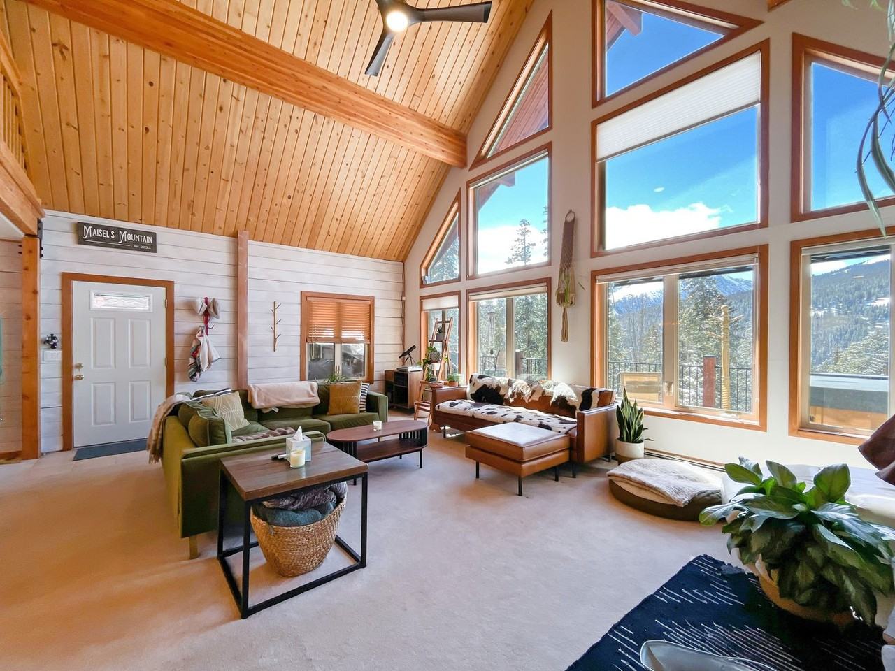 1043 Range Rd - Photo 5 of 31