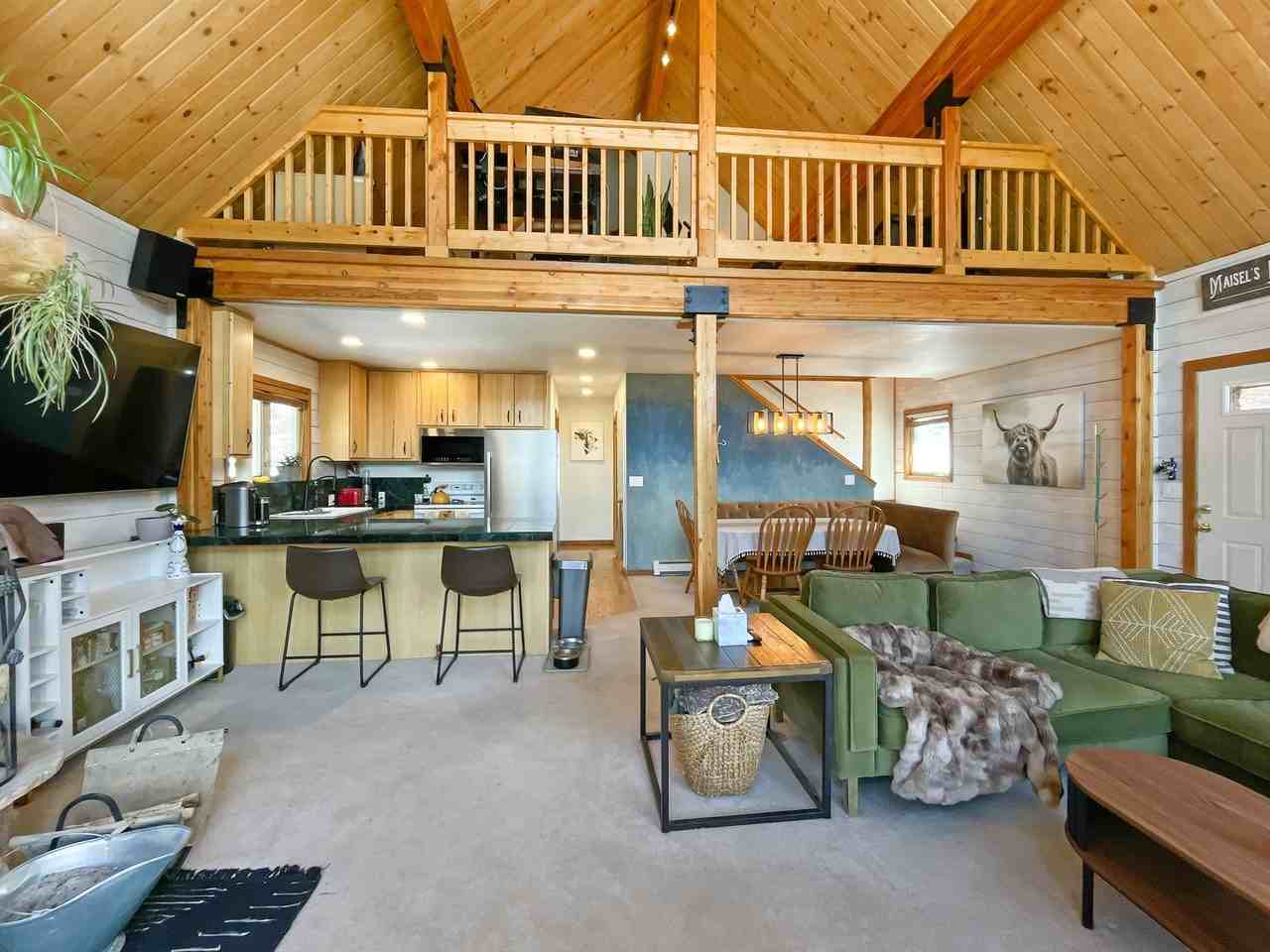 1043 Range Rd - Photo 6 of 31