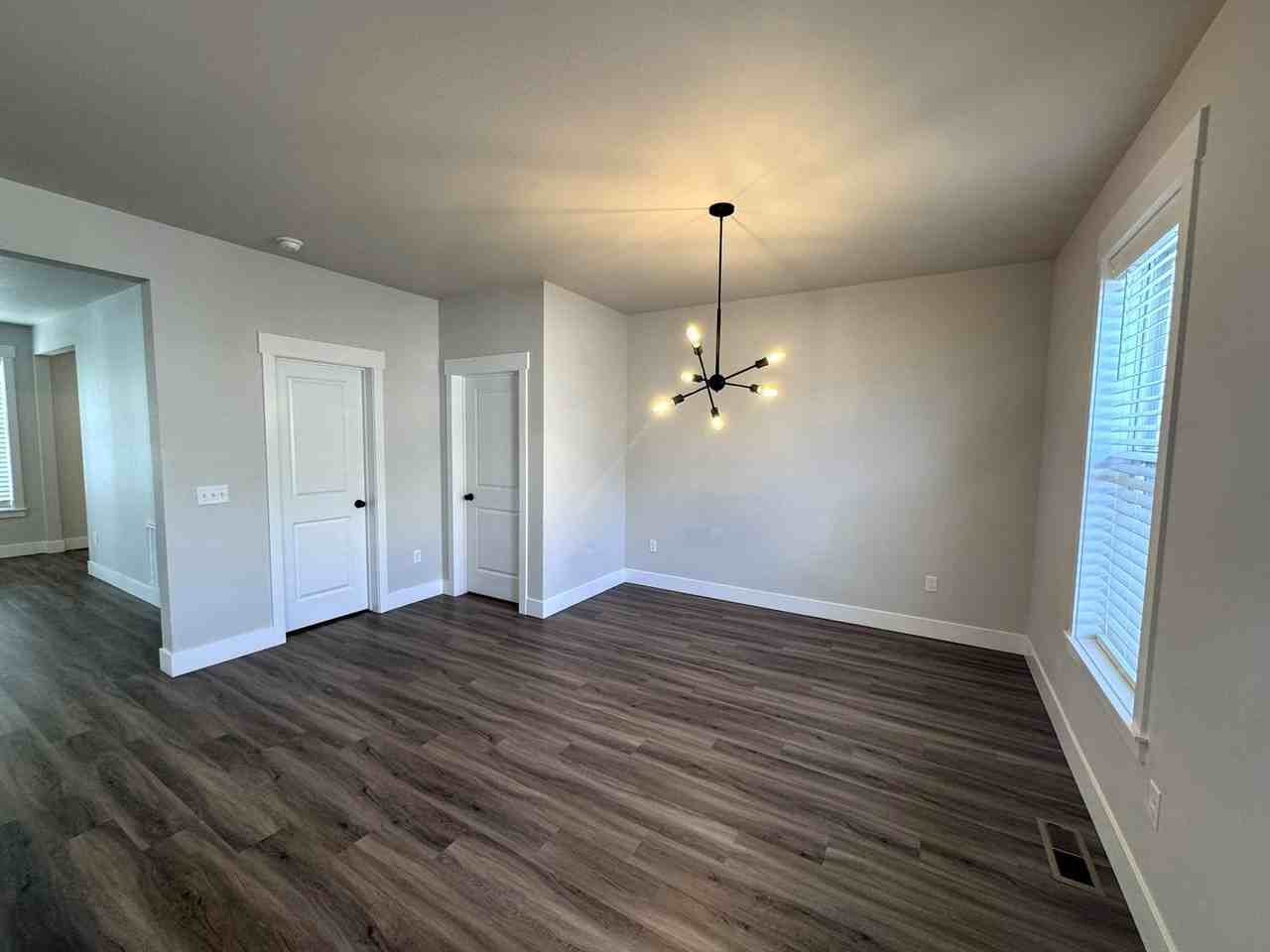 1670 St George Blvd - Photo 4 of 17