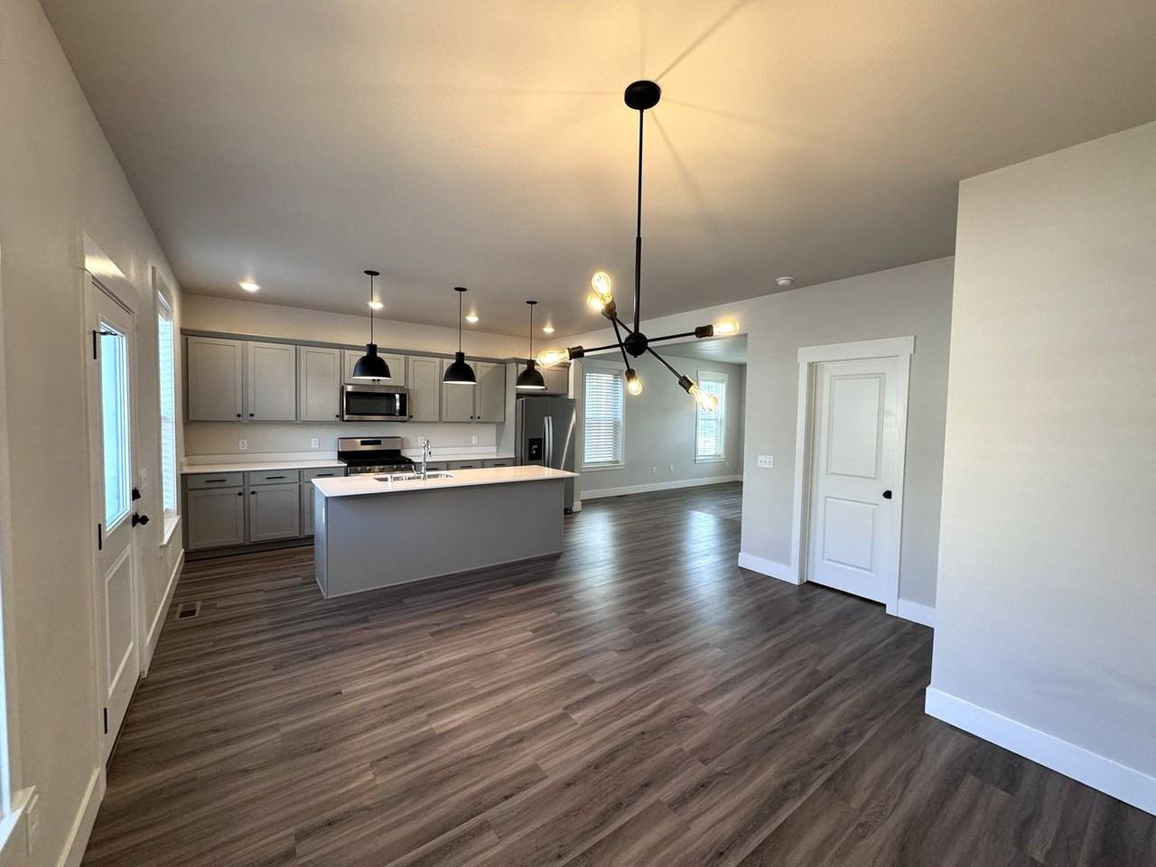 1670 St George Blvd - Photo 5 of 17