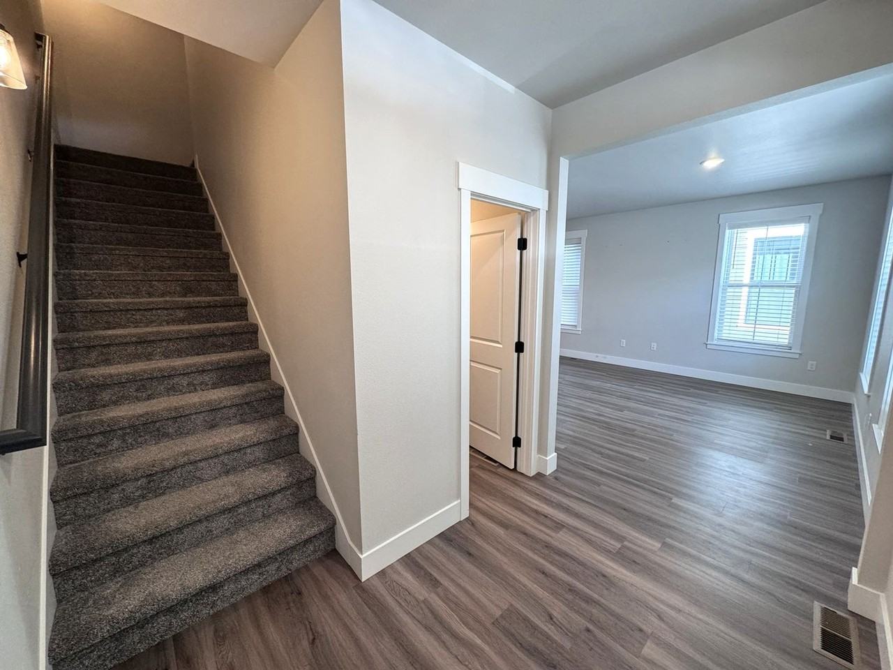 1670 St George Blvd - Photo 7 of 17