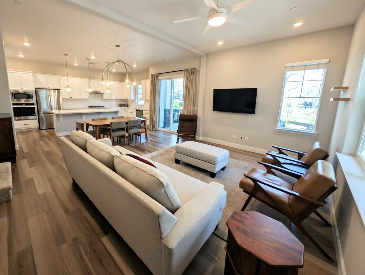 3993 Cavestri Cir - Photo 3 of 47