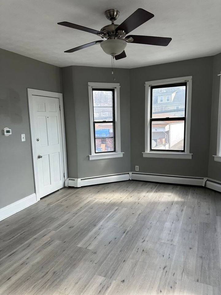876 Charles St - Photo 2 of 5