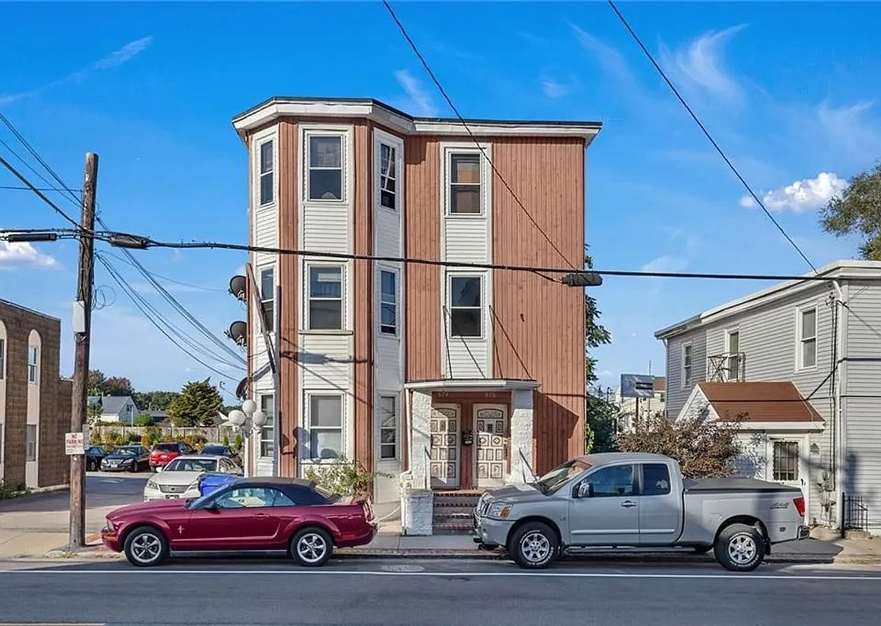 876 Charles St - Photo 5 of 5