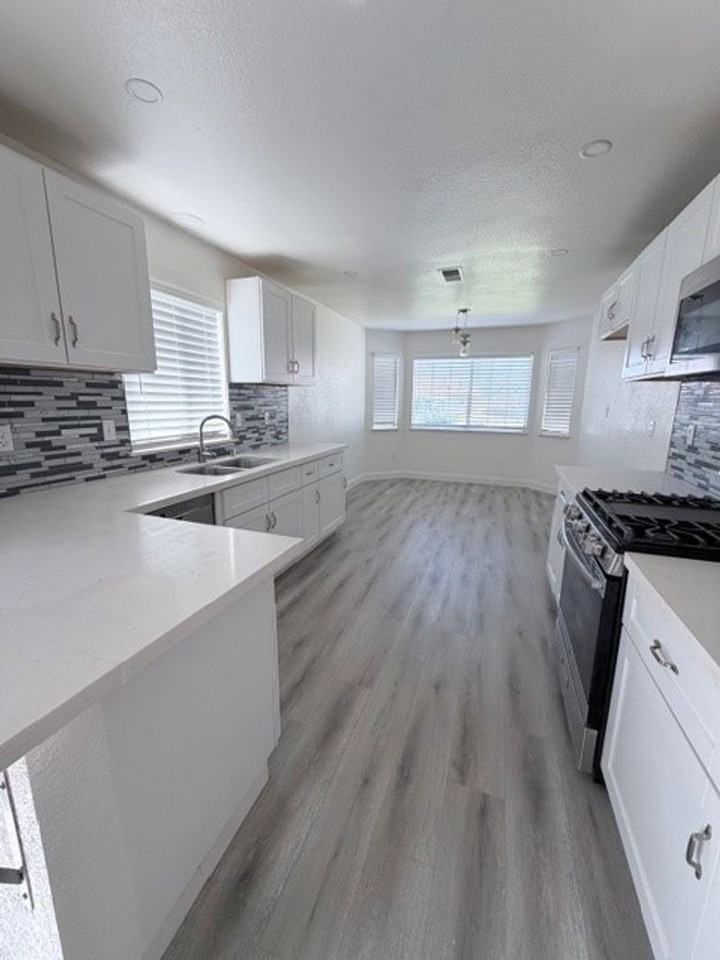 7625 Canyon Clover Dr - Photo 3 of 11