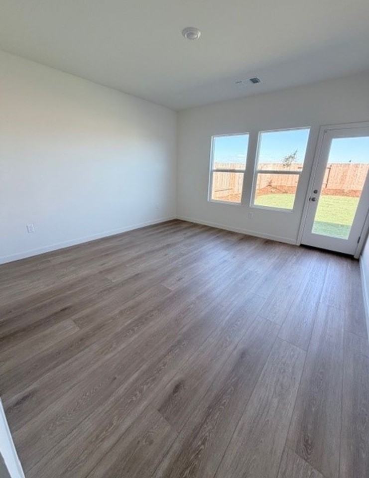 7414 Cryosphere St - Photo 4 of 11