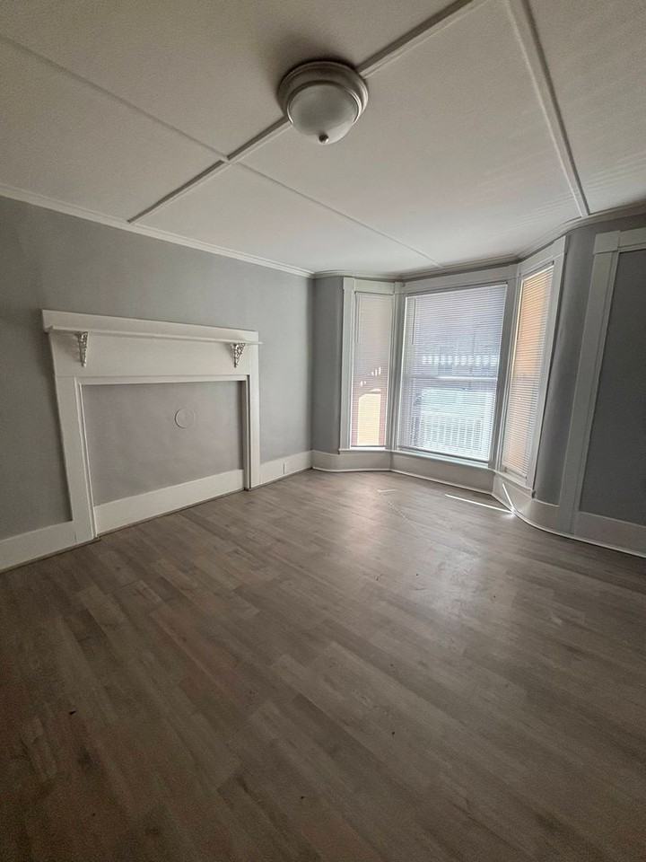 536 Main St - Photo 4 of 8