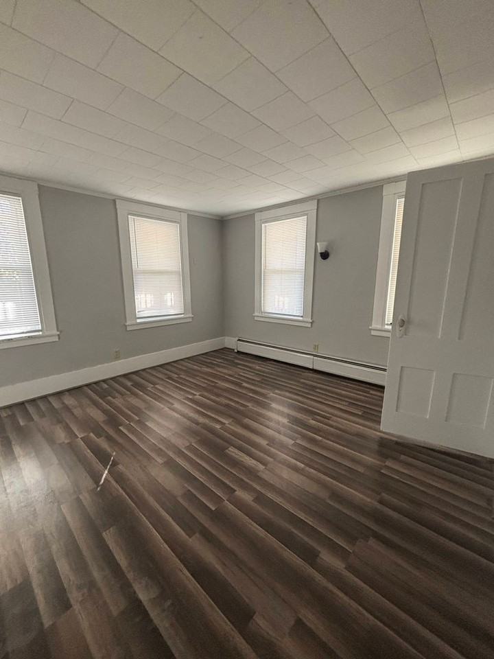 536 Main St - Photo 6 of 8