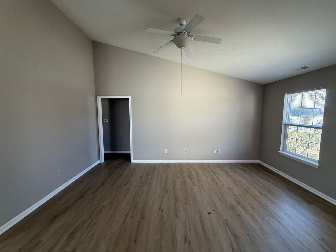 621 Mission Hill Dr - Photo 2 of 7