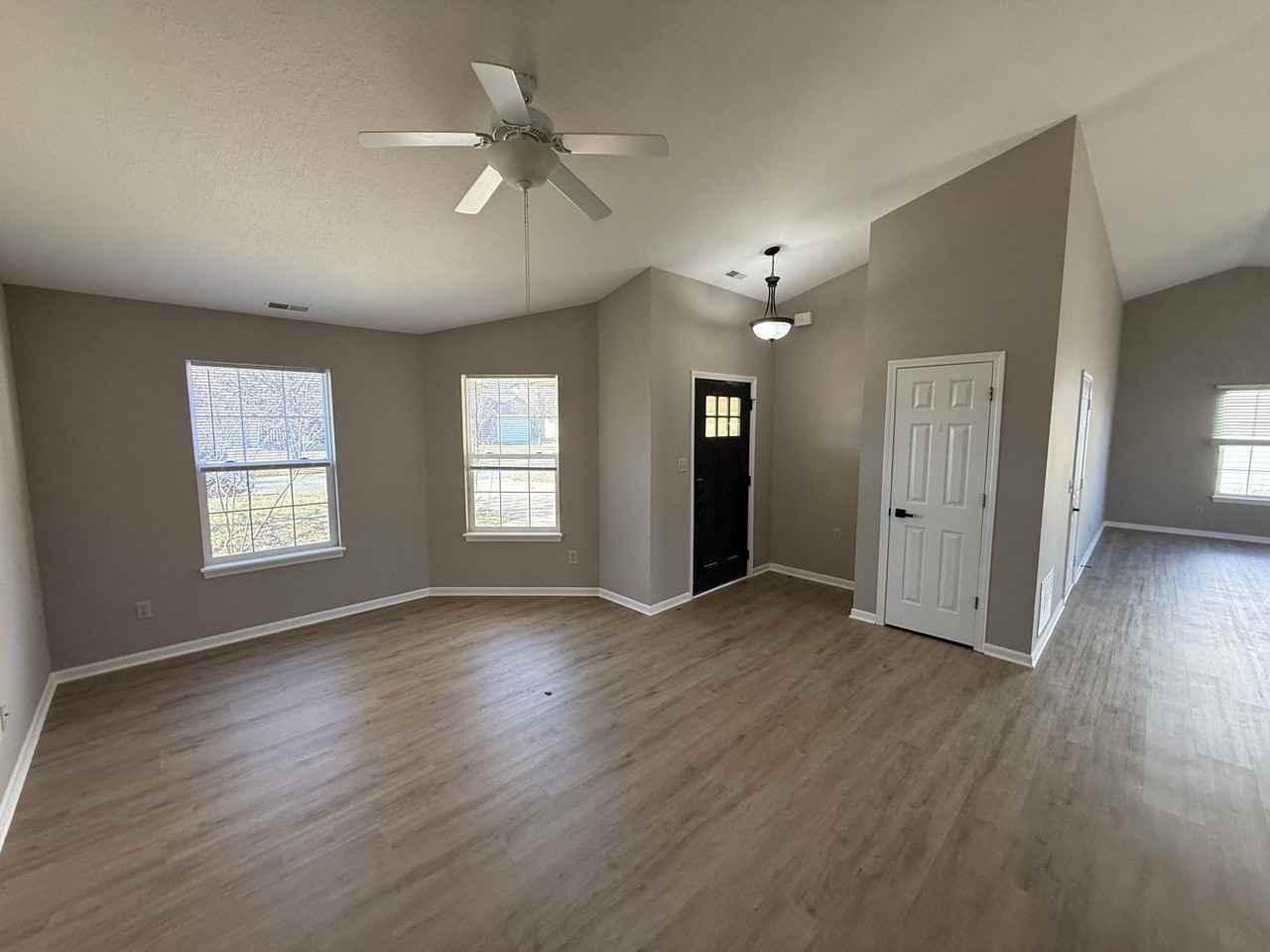 621 Mission Hill Dr - Photo 4 of 7