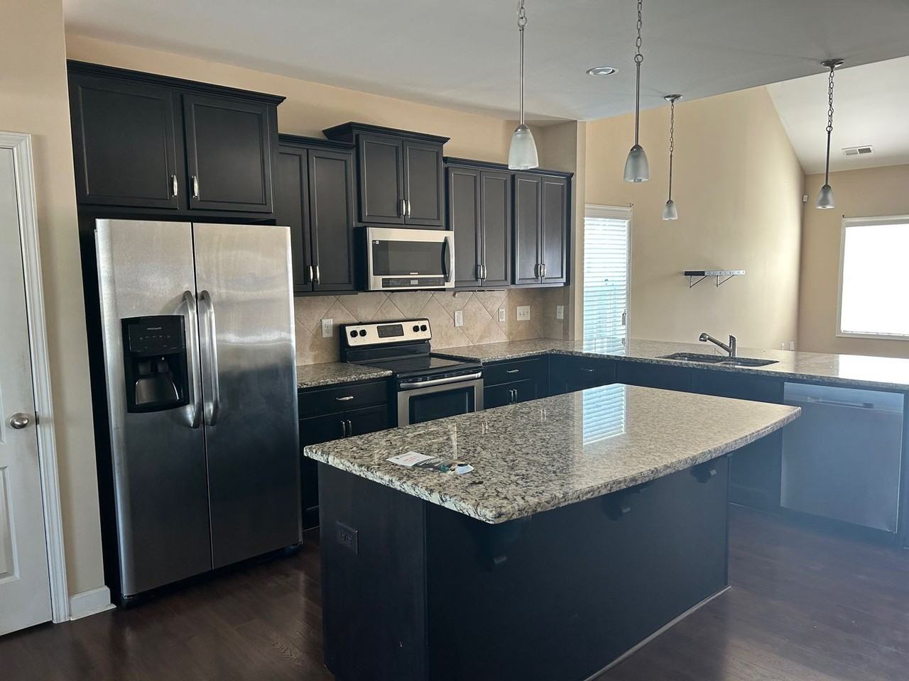 2120 Courtland Dr - Photo 5 of 15