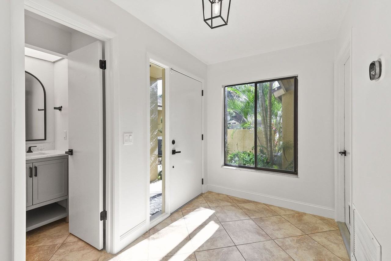 1933 Saint Andrews Pl - Photo 4 of 35