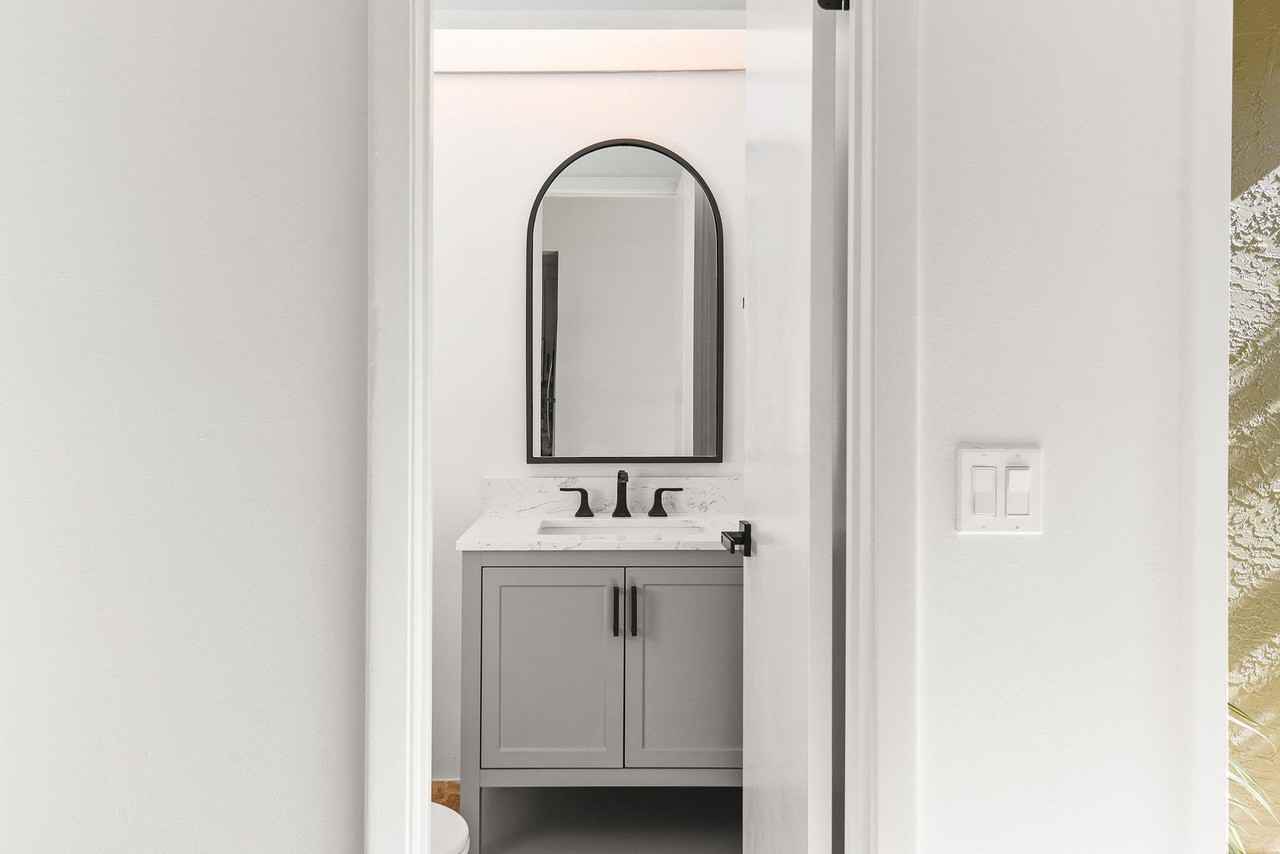 1933 Saint Andrews Pl - Photo 5 of 35