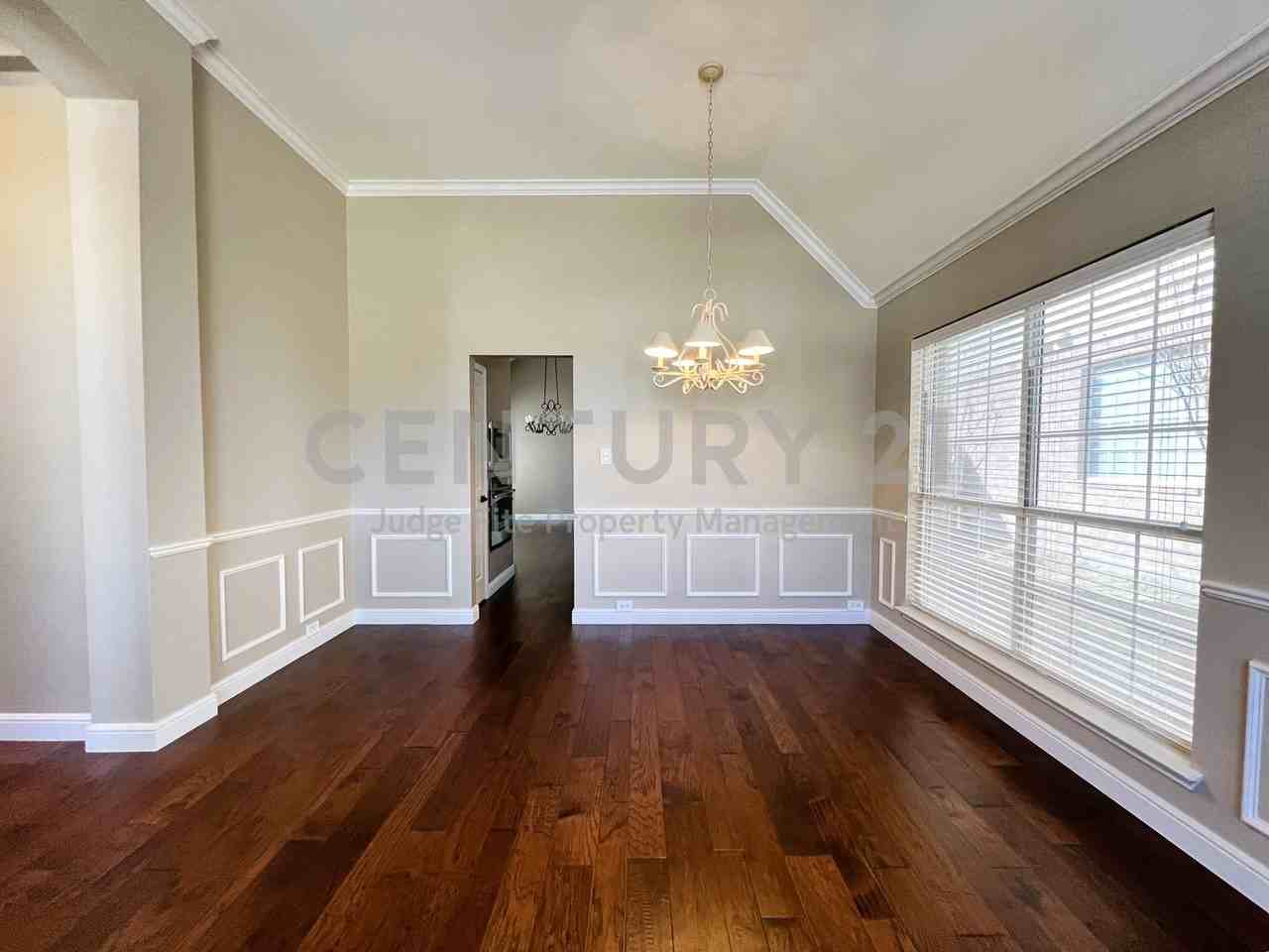 10401 Forrest Dr - Photo 3 of 27