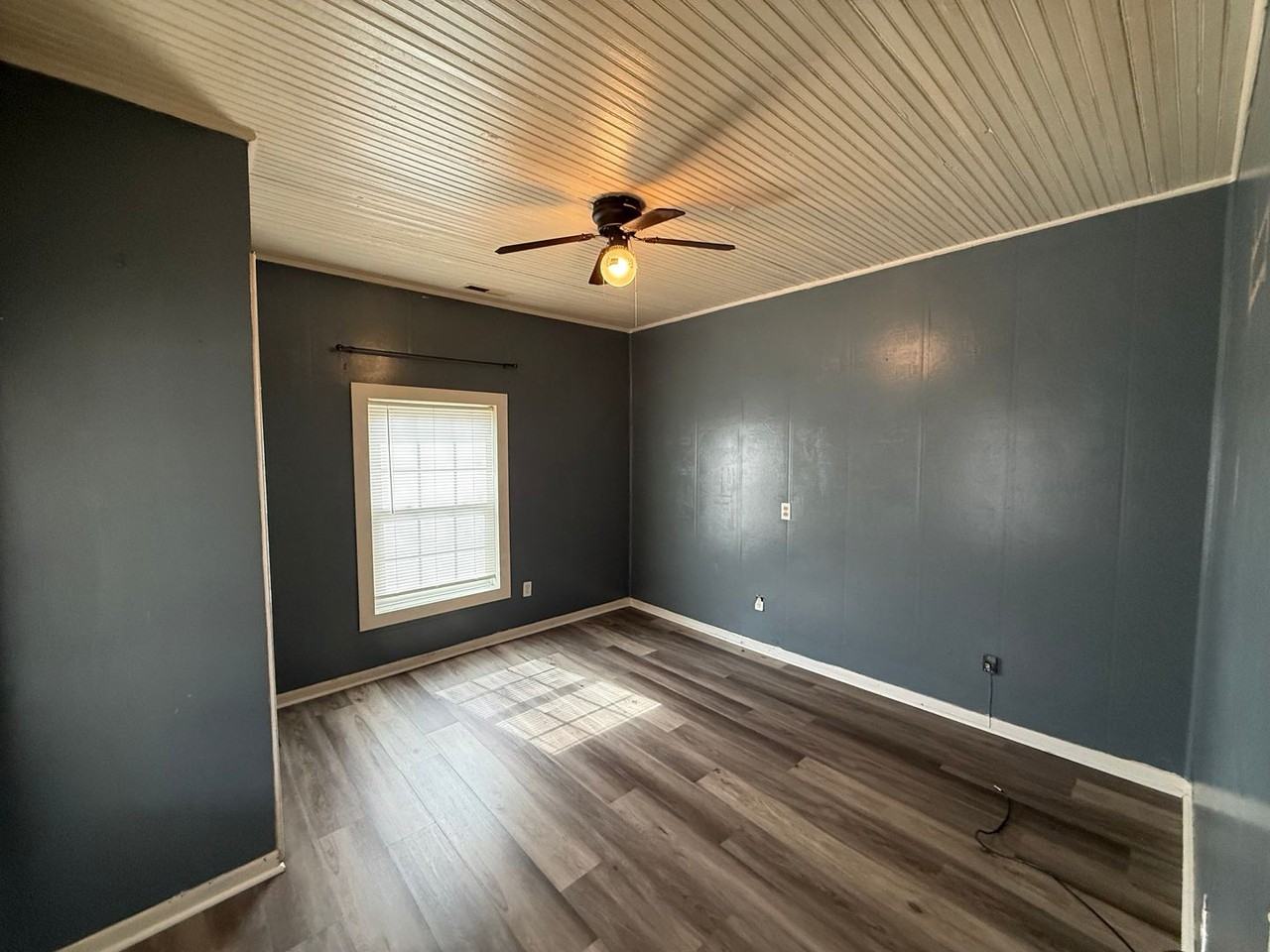 586 Dixon Rd - Photo 2 of 15