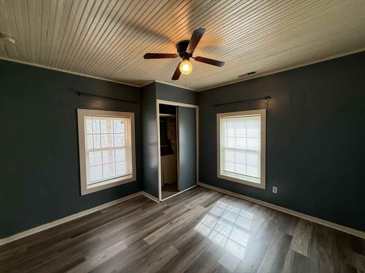 586 Dixon Rd - Photo 3 of 15