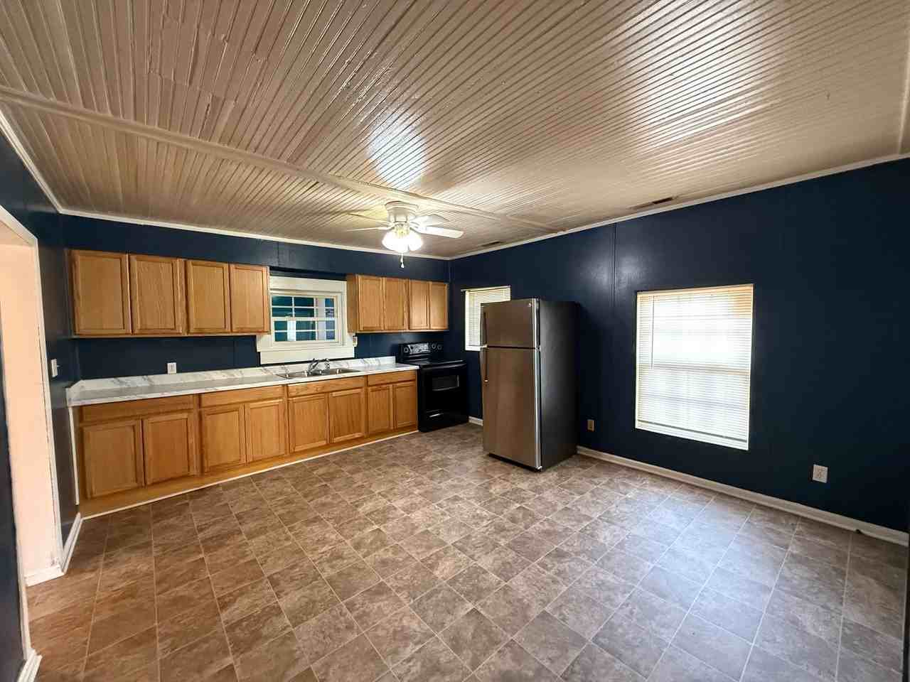 586 Dixon Rd - Photo 5 of 15