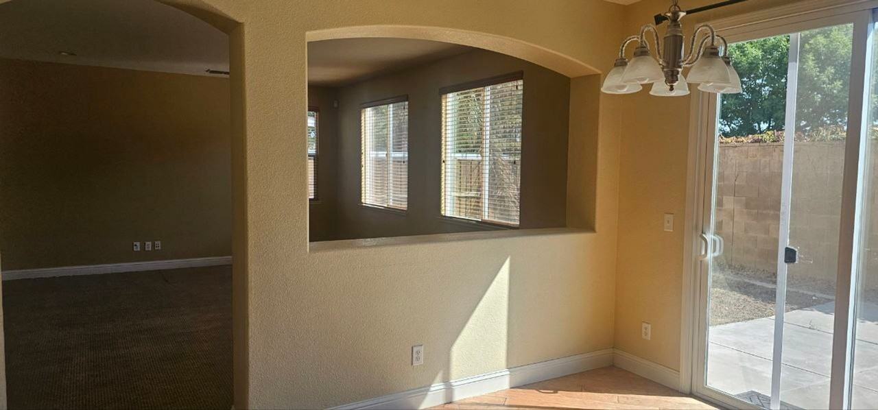 883 Kiwi St - Photo 5 of 12