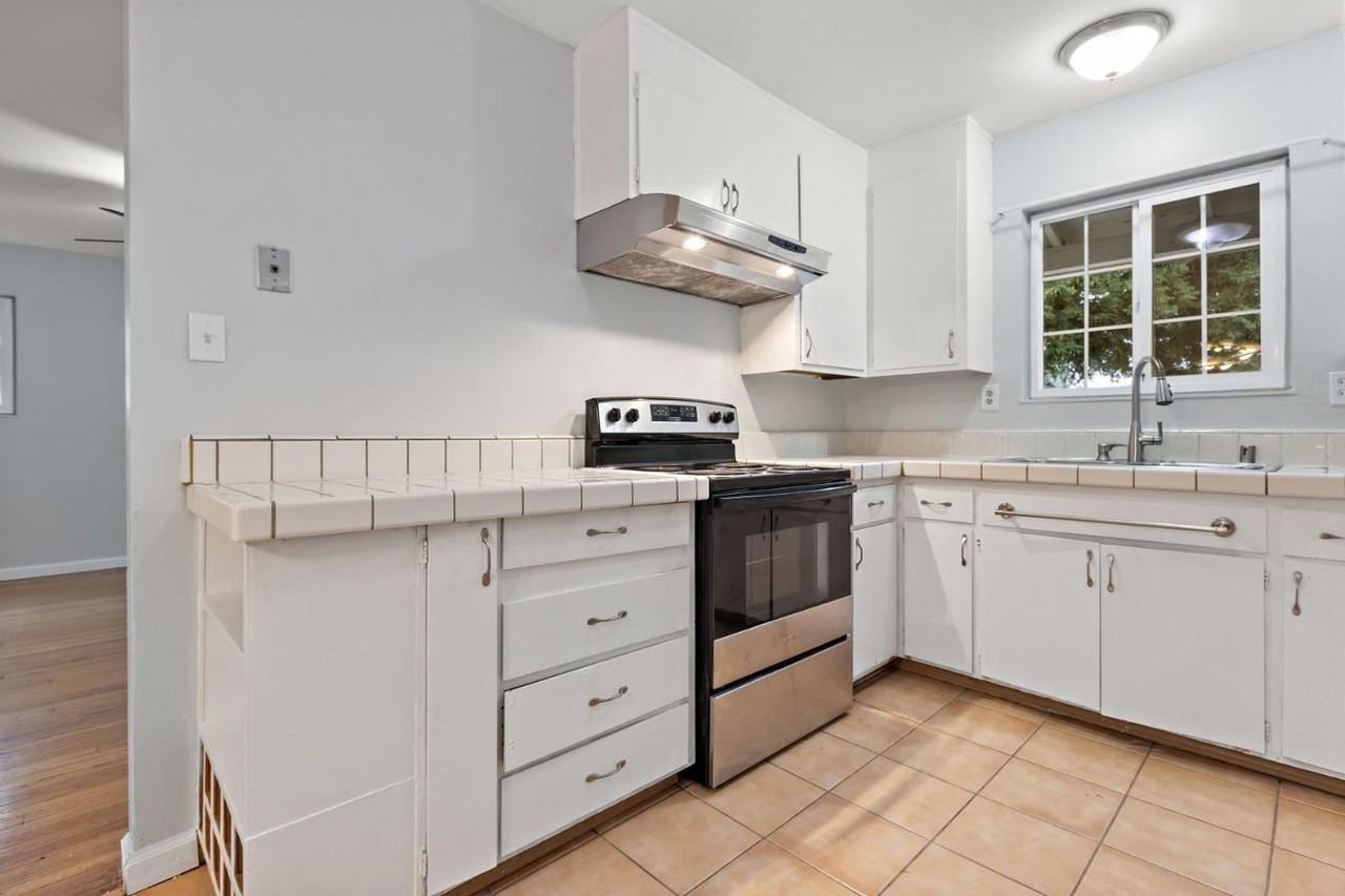 1416 Drexel Dr - Photo 6 of 31