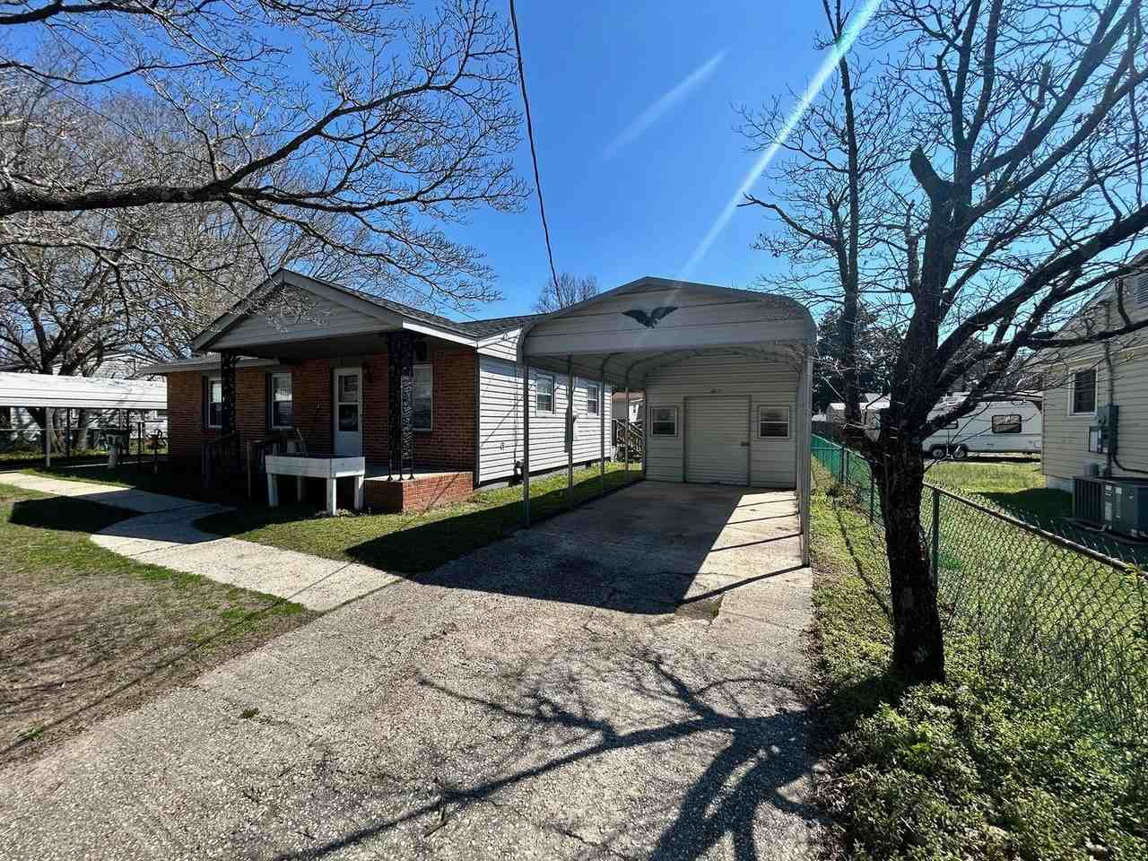 511 Grey St - Photo 2 of 13