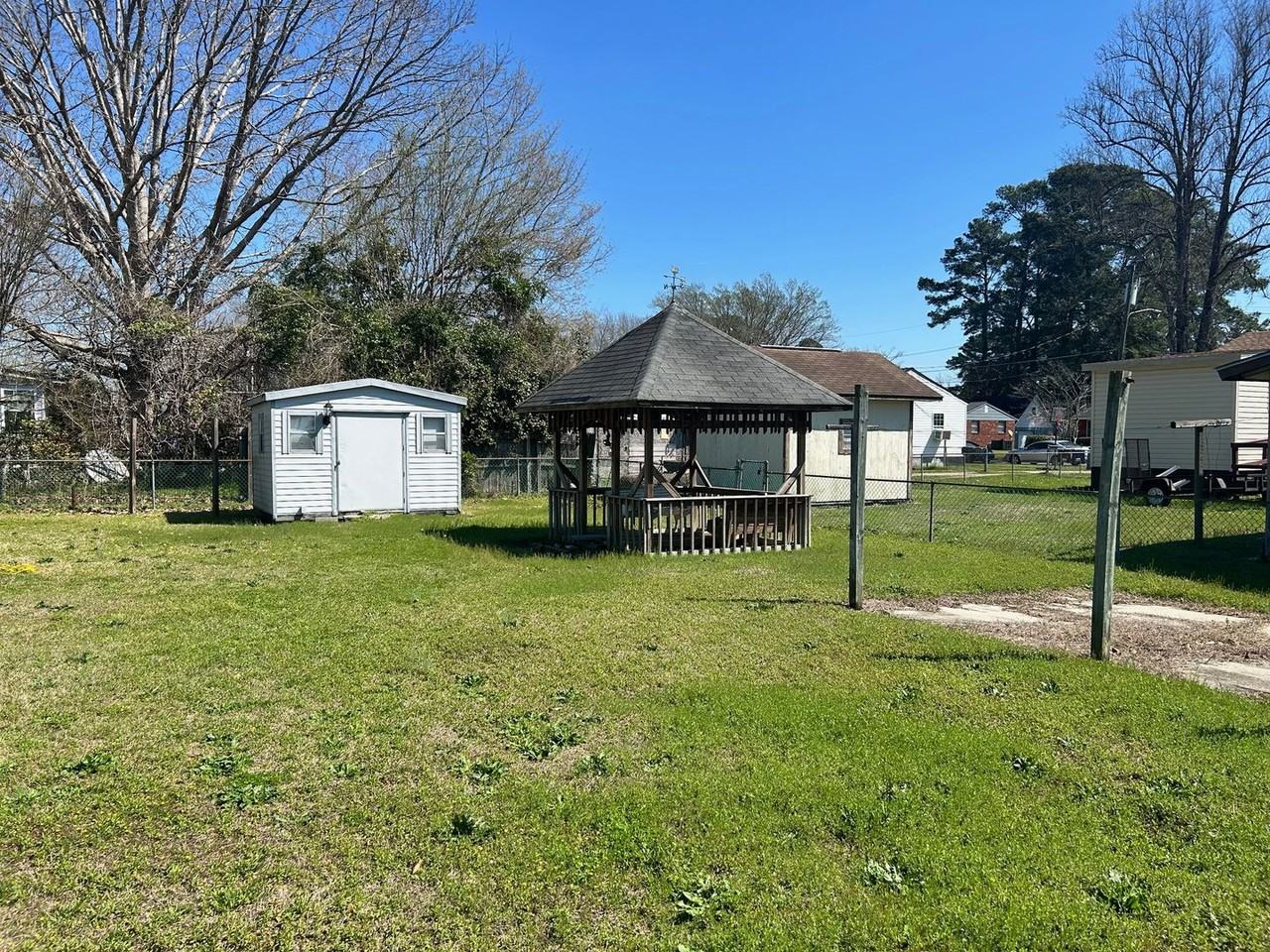 511 Grey St - Photo 4 of 13