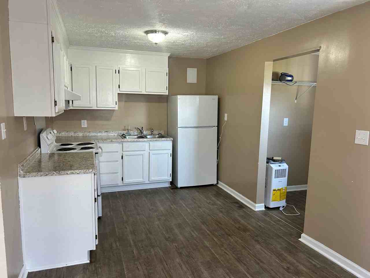 511 Grey St - Photo 5 of 13