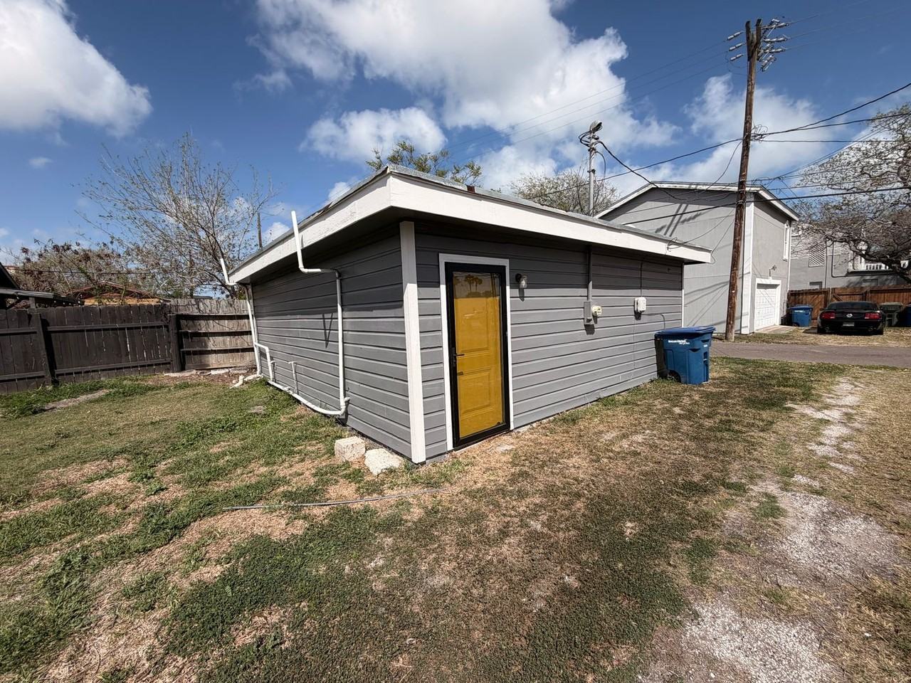 1124 2nd St - Photo 3 of 17