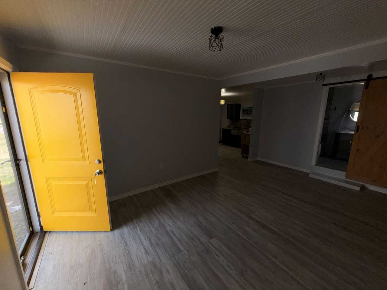 1124 2nd St - Photo 5 of 17