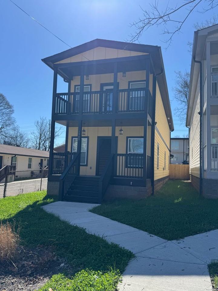 1909 Hermosa St - Photo 2 of 32