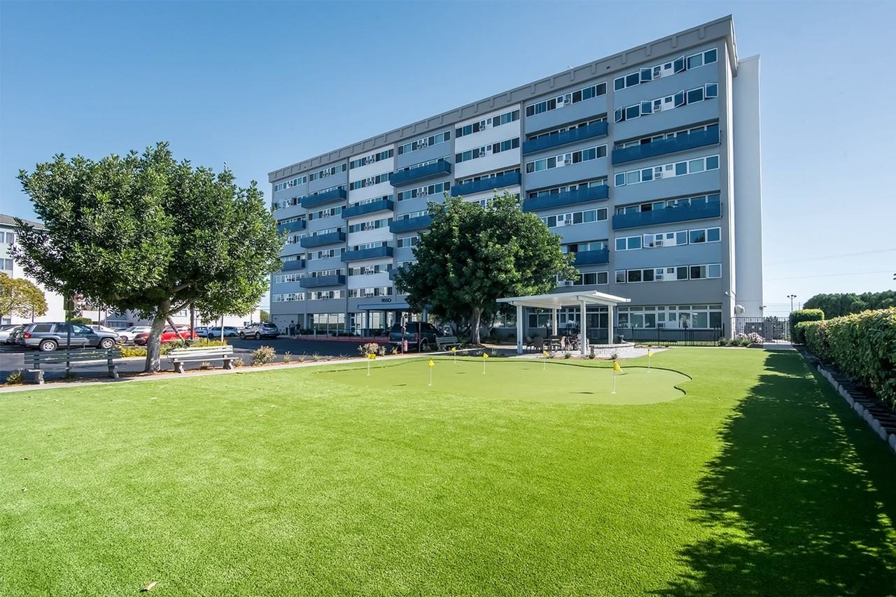 9550 Oak St - Photo 2 of 12