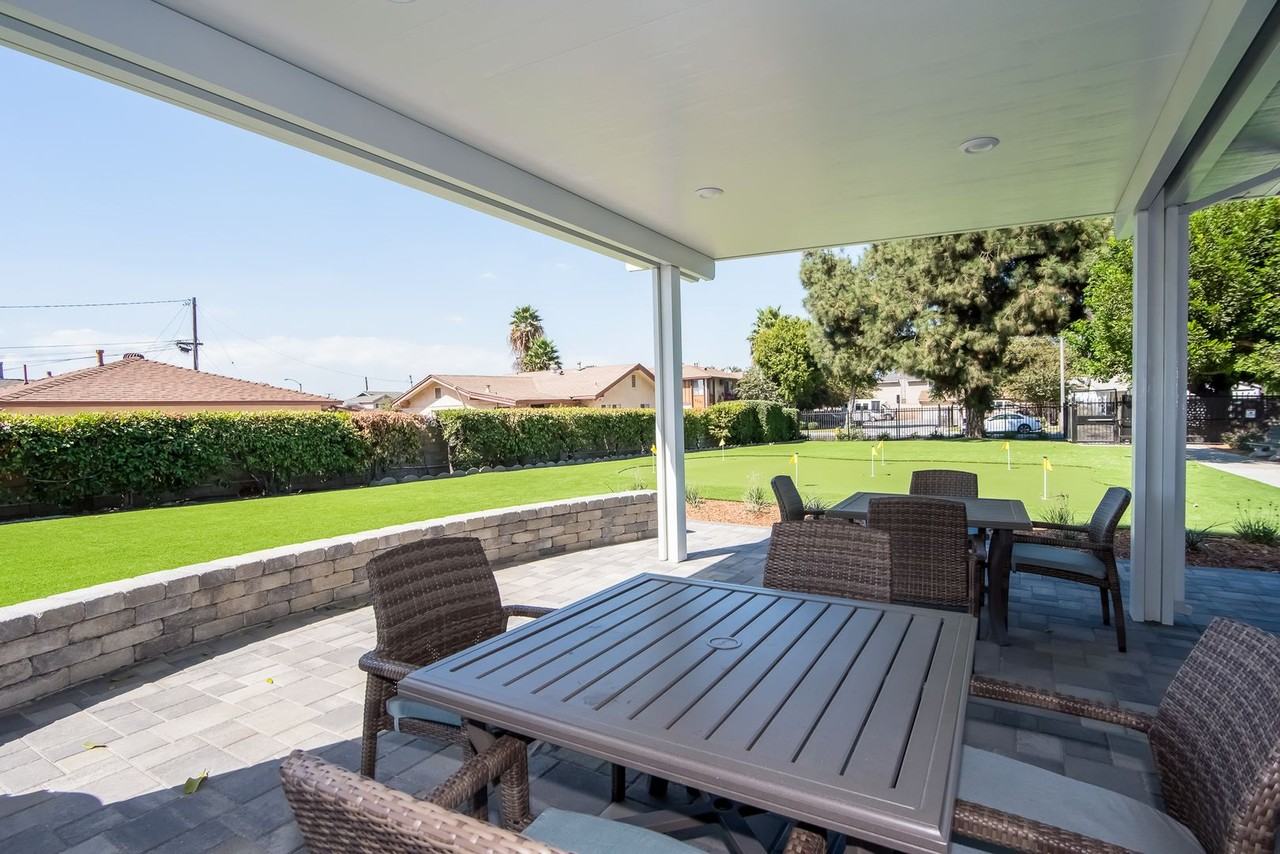 9550 Oak St - Photo 3 of 12