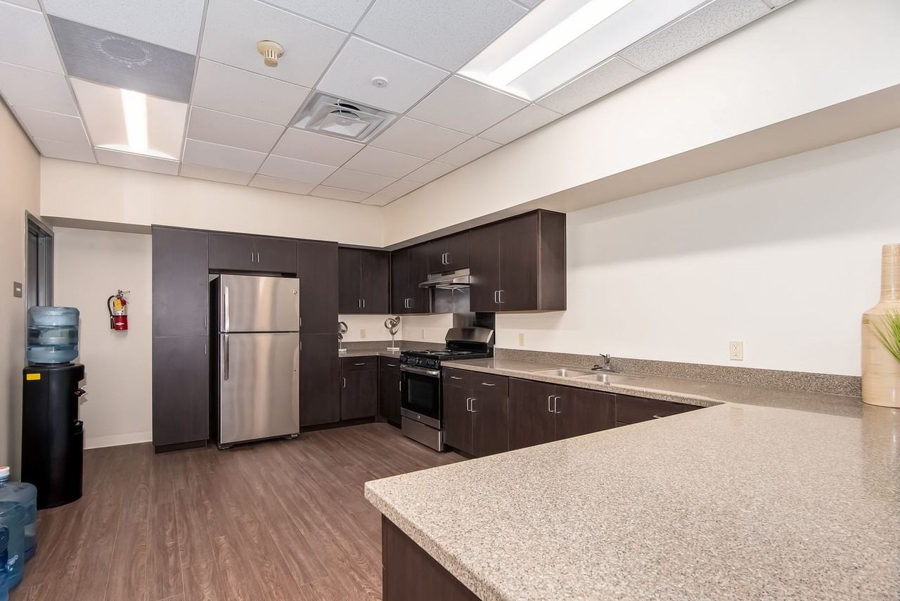 9550 Oak St - Photo 5 of 12