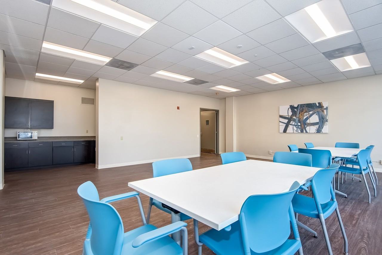 9550 Oak St - Photo 6 of 12