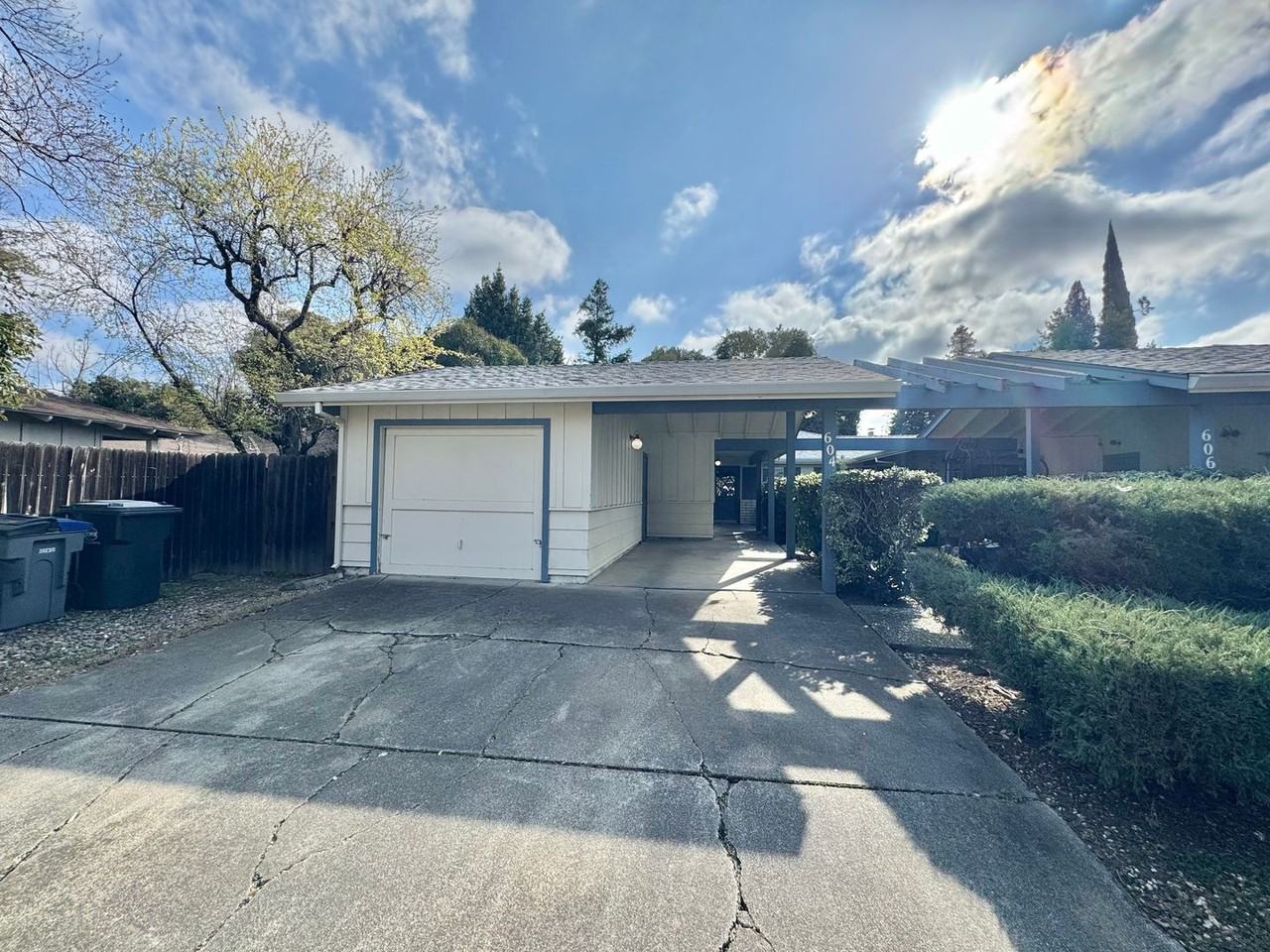 604 Radcliffe Dr - Photo 2 of 50