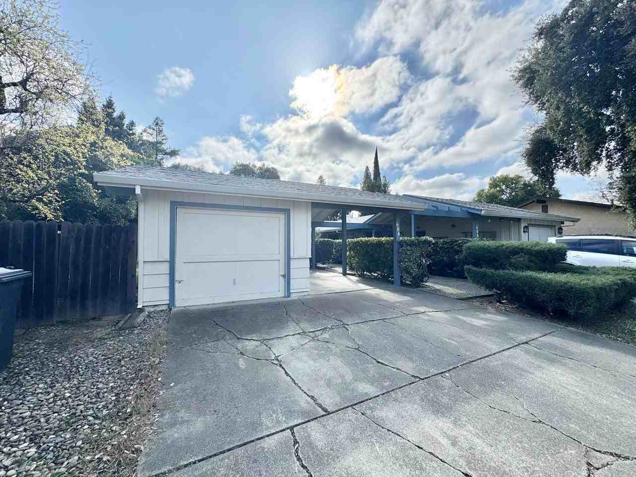 604 Radcliffe Dr - Photo 3 of 50