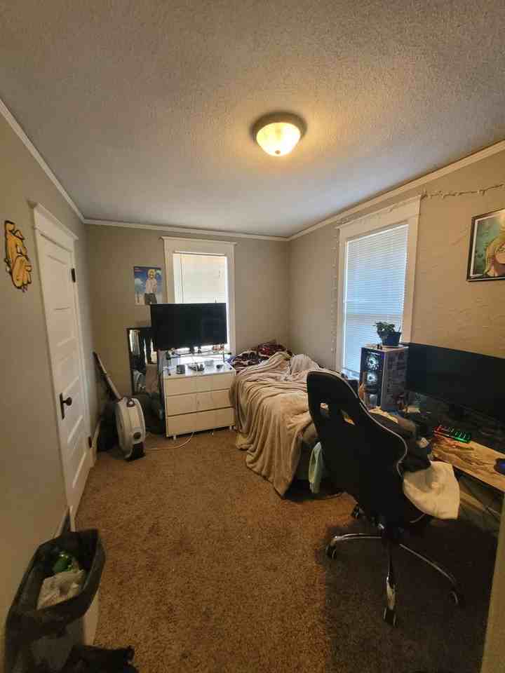 426 N 13th Ave E - Photo 3 of 10