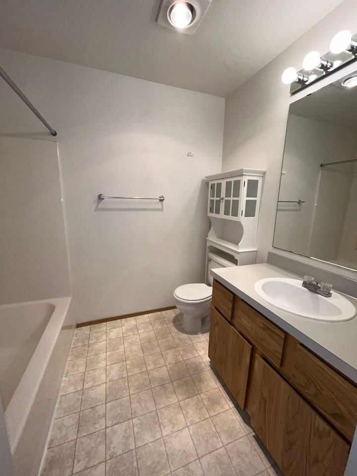 451 S 328th St #2A - Photo 7 of 21