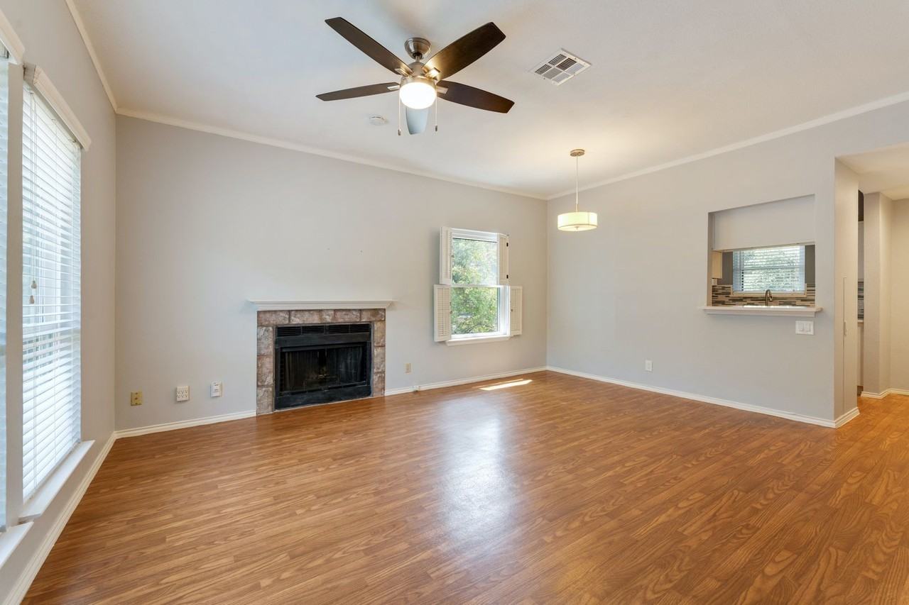 802 S 1st St #219 - Photo 3 of 19