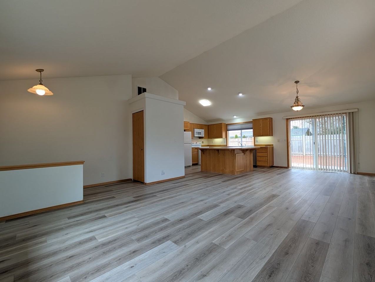 463 Lynnbrook Dr - Photo 4 of 24