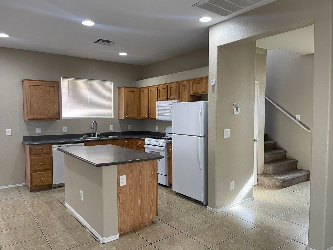 4348 Santa Clarita Ave - Photo 5 of 18