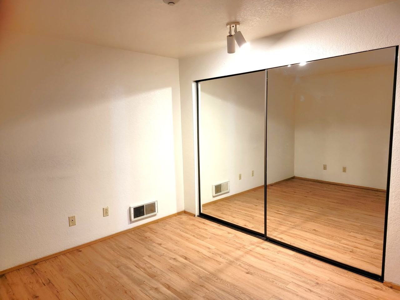 7404 W Lake Sammamish Pkwy Ne - Photo 6 of 8