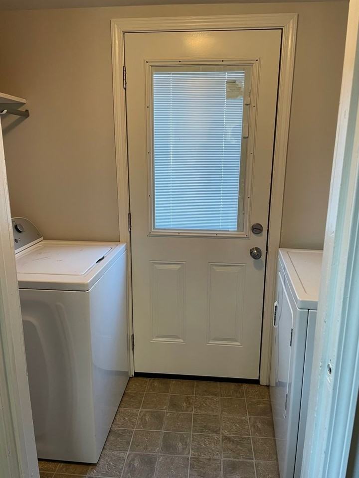 1427 Halsey Ave Ne - Photo 6 of 10