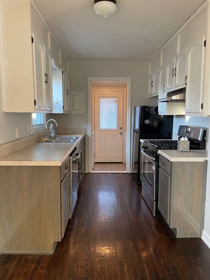 1427 Halsey Ave Ne - Photo 7 of 10