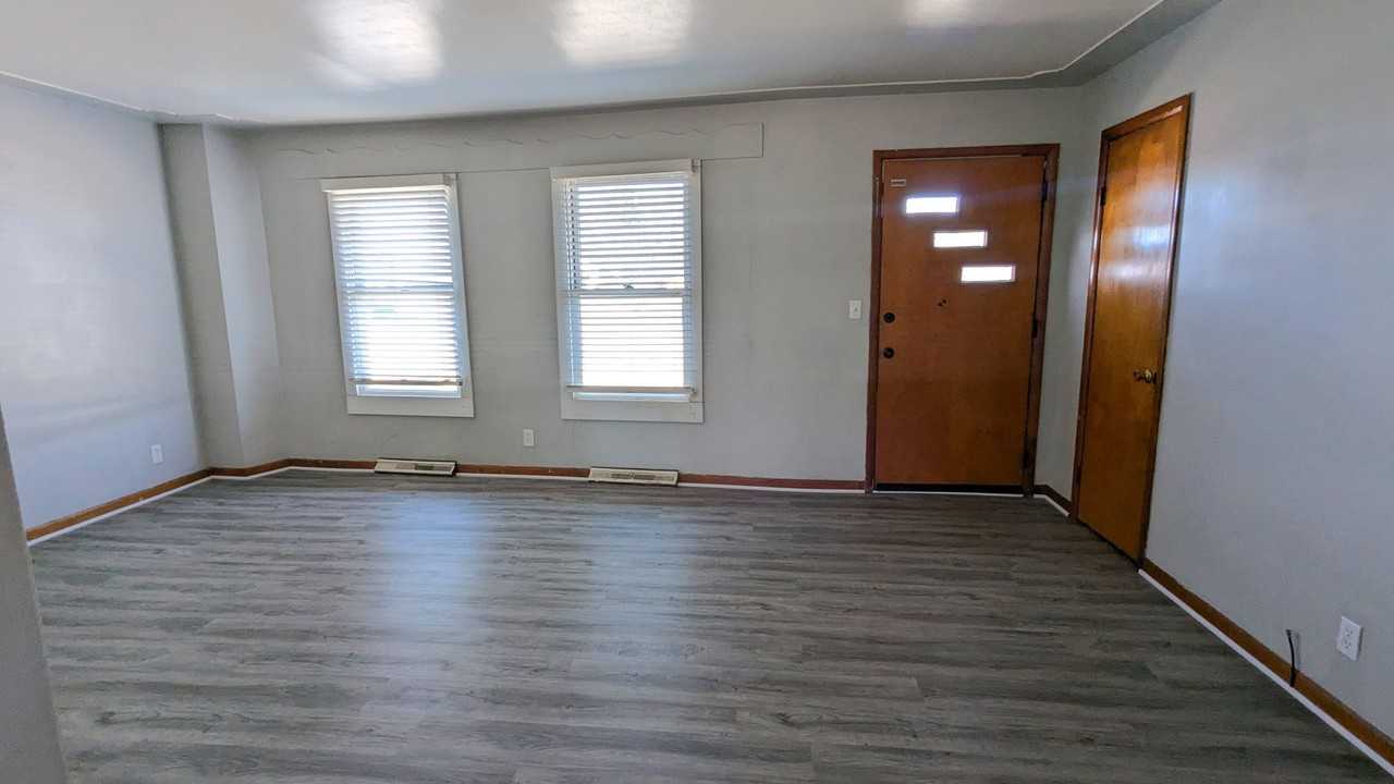 4505 E Apple Ave - Photo 2 of 12